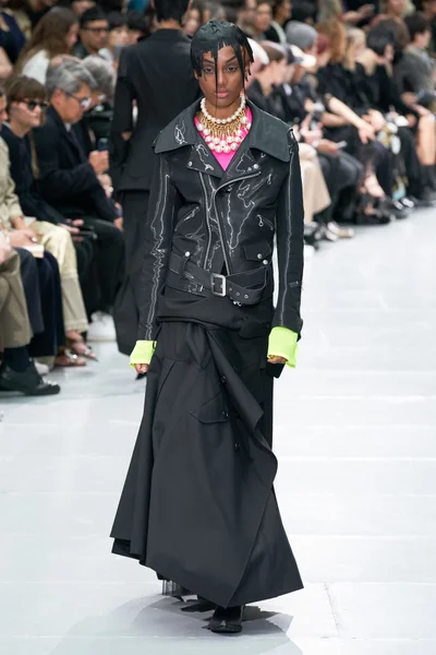 Look 19